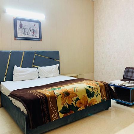 Royal Fort Executive Hotel Gulberg Лахор Экстерьер фото