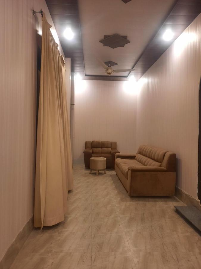 Royal Fort Executive Hotel Gulberg Лахор Экстерьер фото