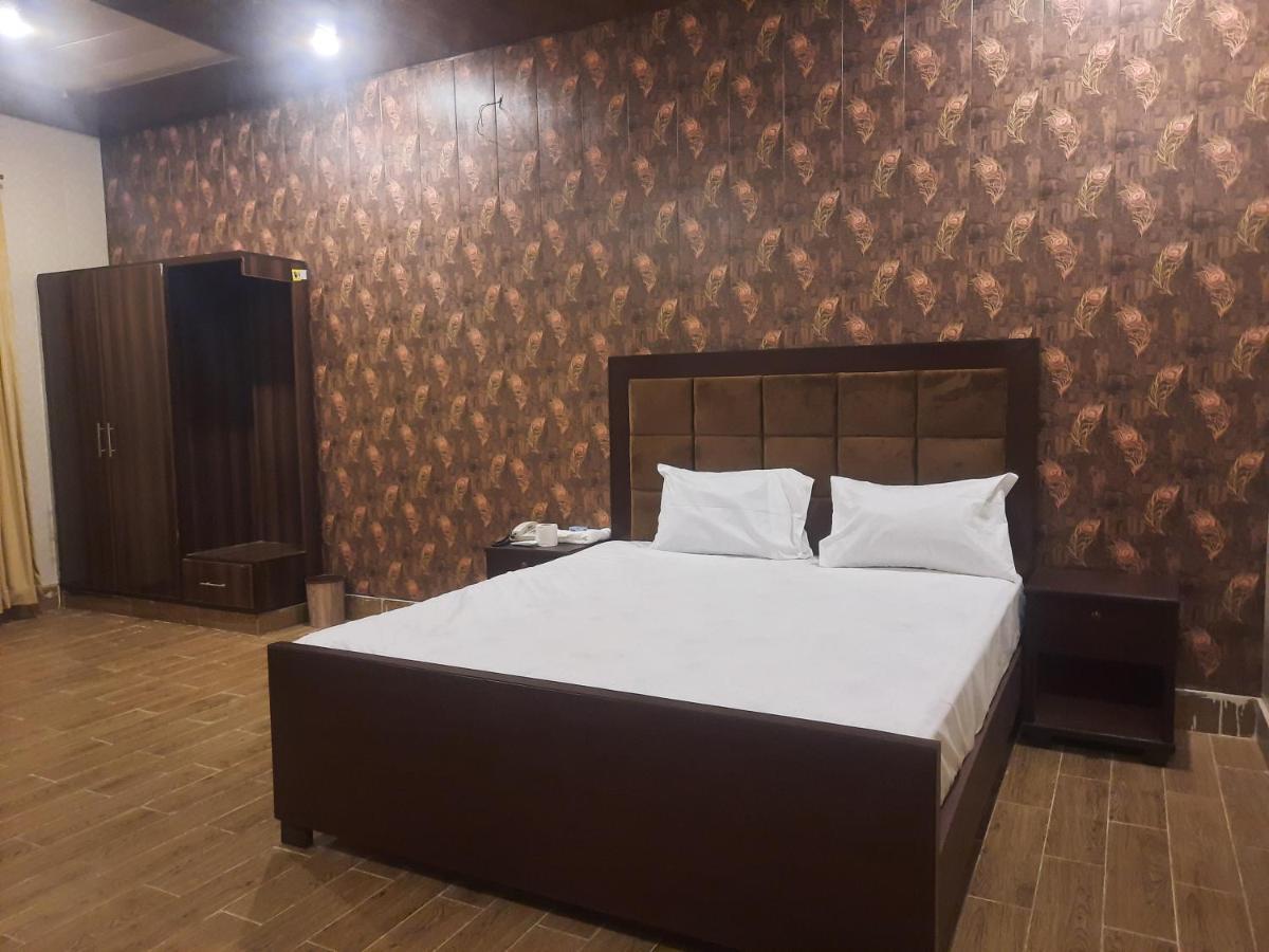 Royal Fort Executive Hotel Gulberg Лахор Экстерьер фото
