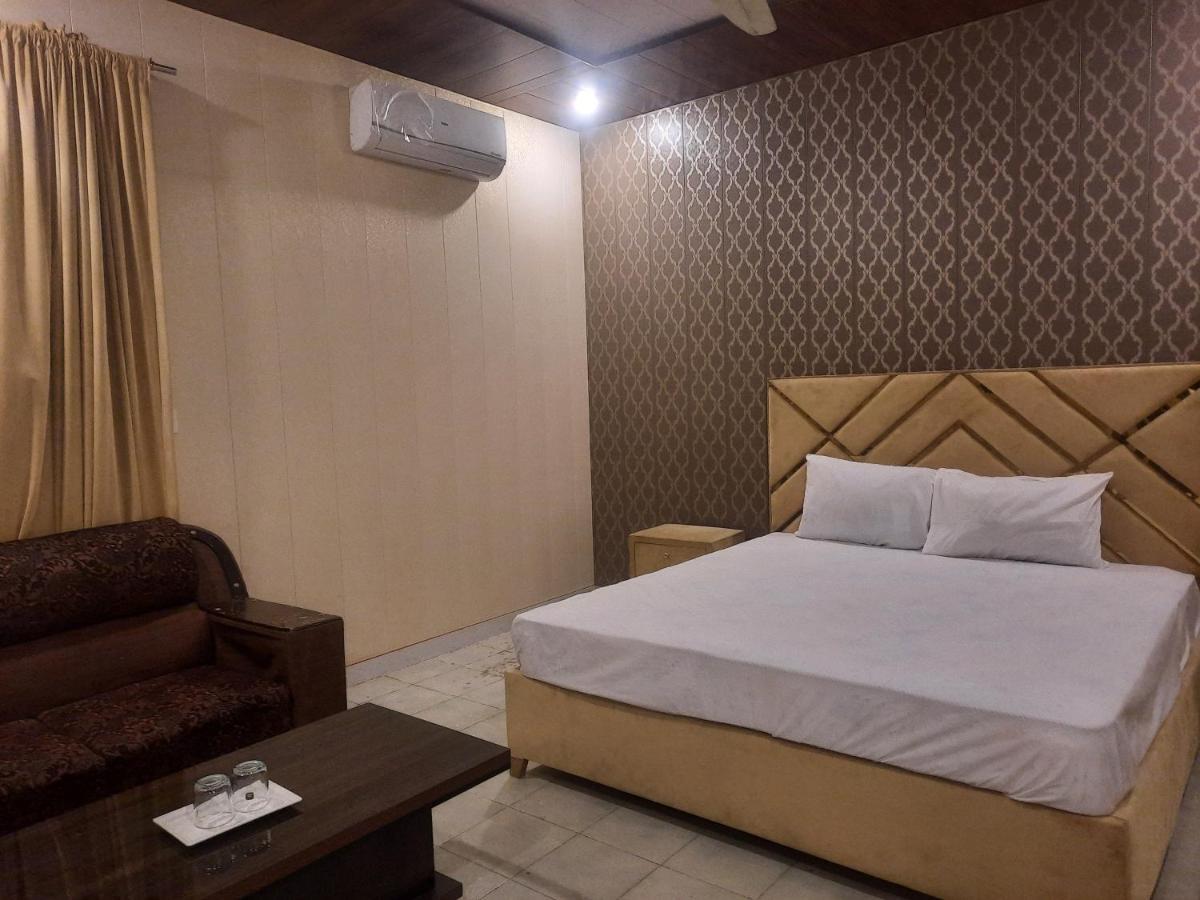 Royal Fort Executive Hotel Gulberg Лахор Экстерьер фото