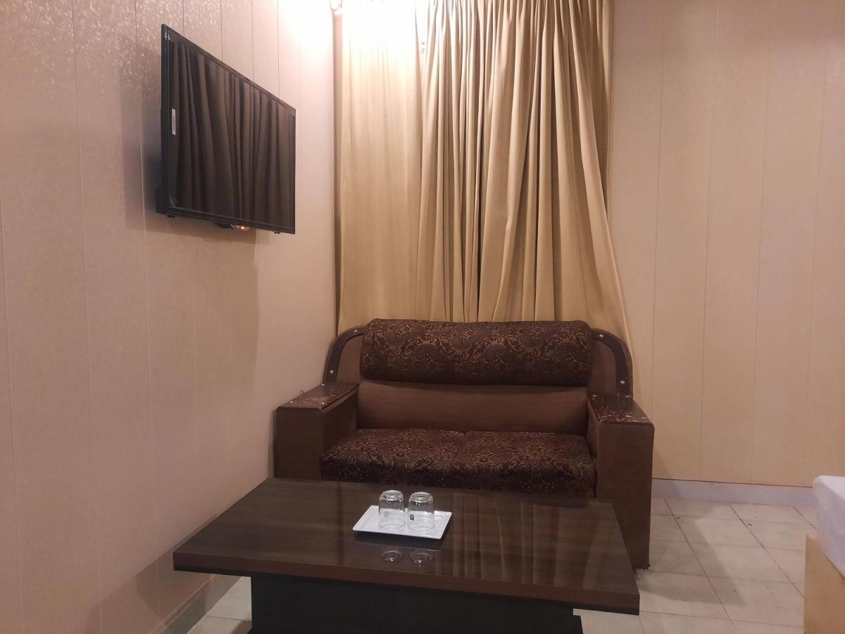 Royal Fort Executive Hotel Gulberg Лахор Номер фото