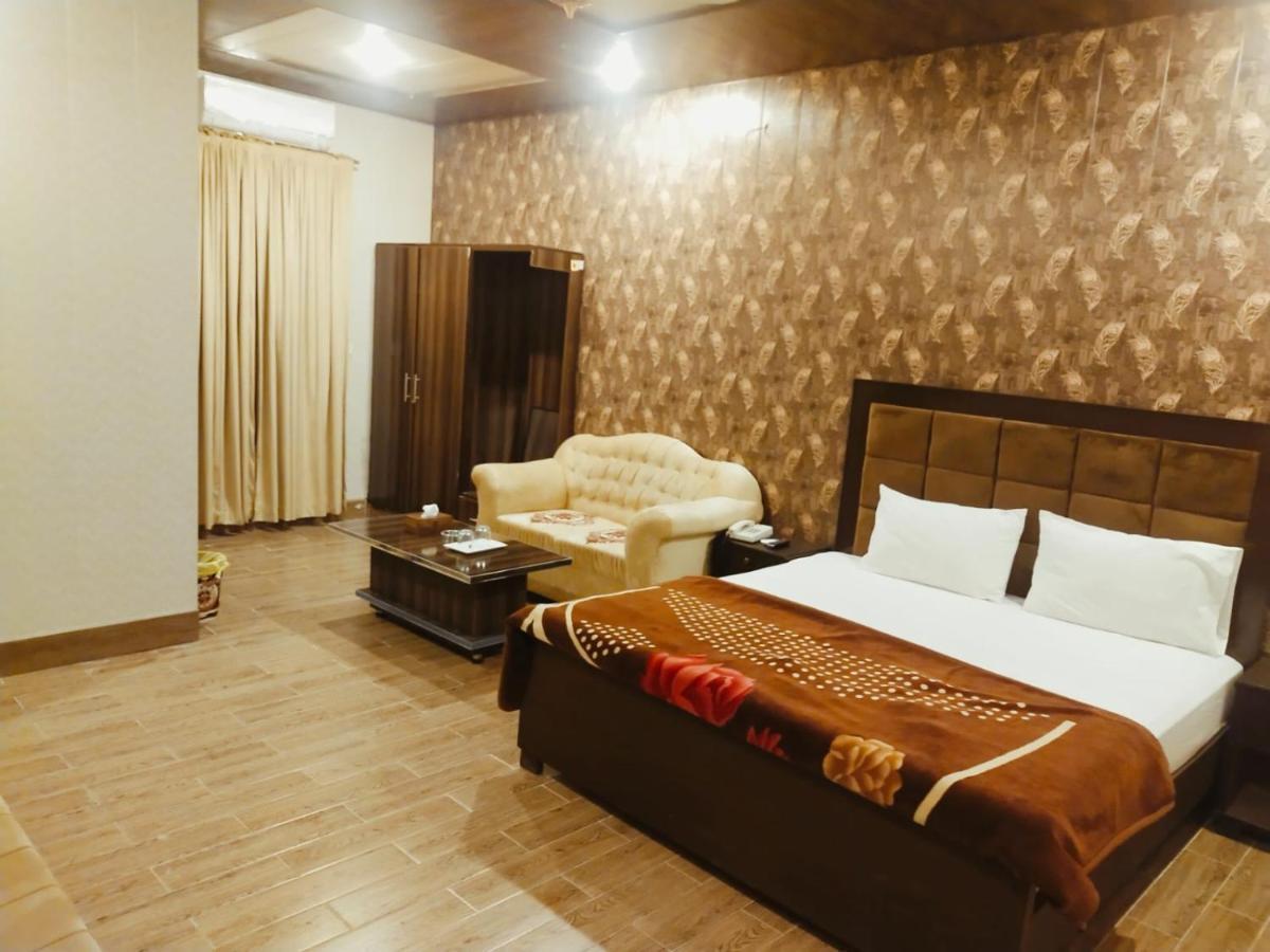 Royal Fort Executive Hotel Gulberg Лахор Экстерьер фото