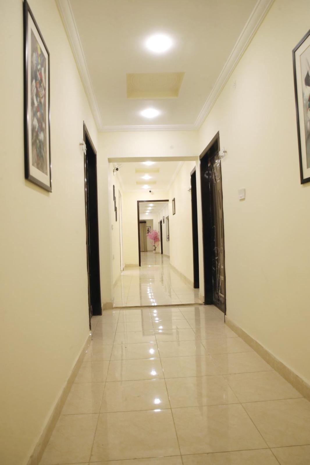 Royal Fort Executive Hotel Gulberg Лахор Экстерьер фото