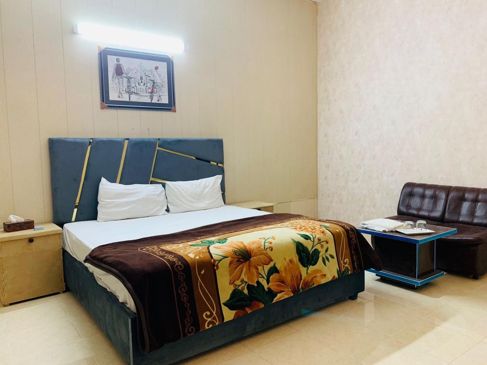 Royal Fort Executive Hotel Gulberg Лахор Экстерьер фото