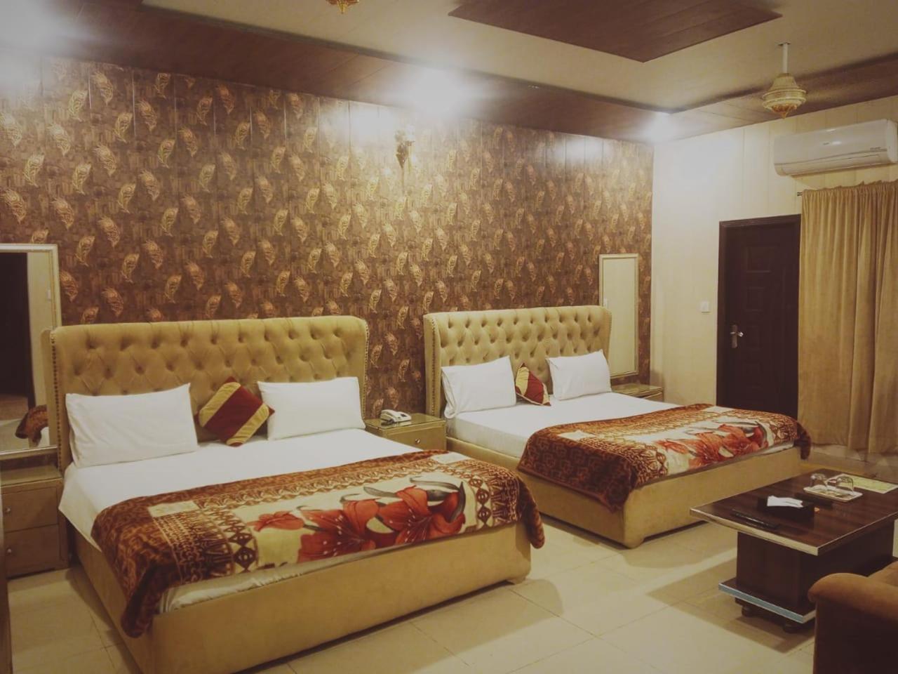 Royal Fort Executive Hotel Gulberg Лахор Экстерьер фото