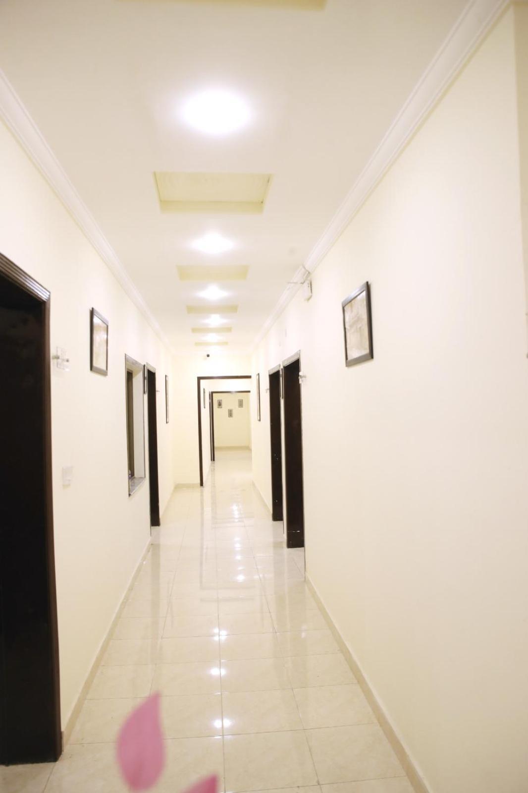 Royal Fort Executive Hotel Gulberg Лахор Экстерьер фото