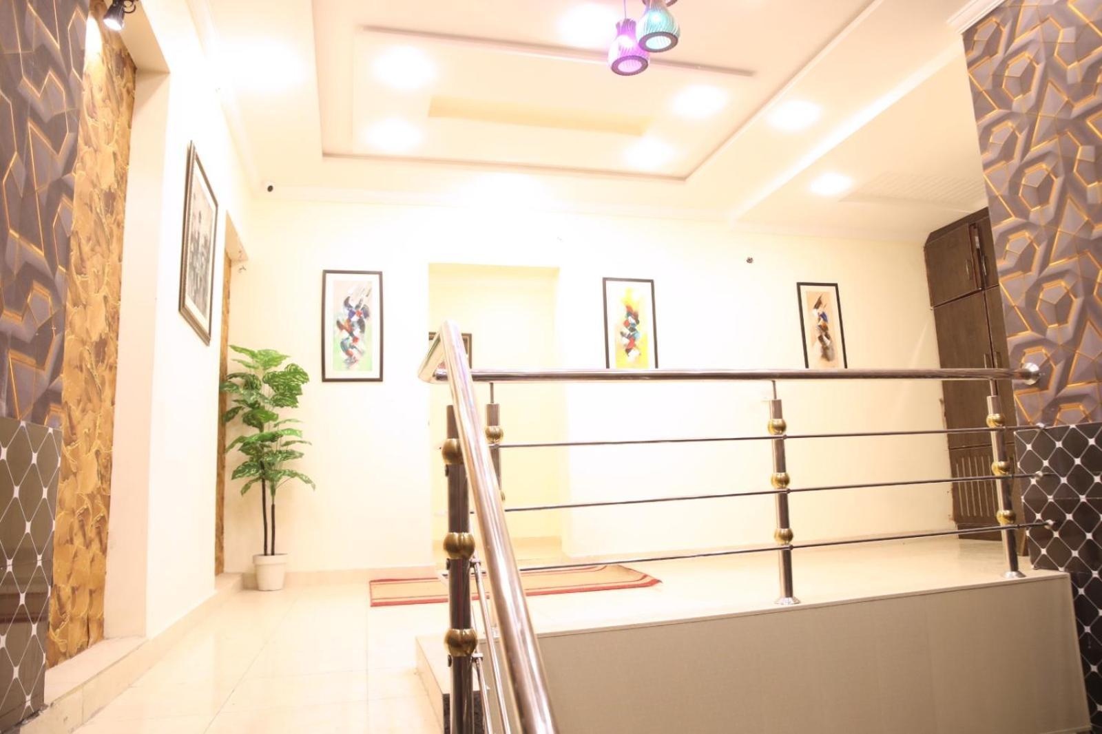 Royal Fort Executive Hotel Gulberg Лахор Экстерьер фото
