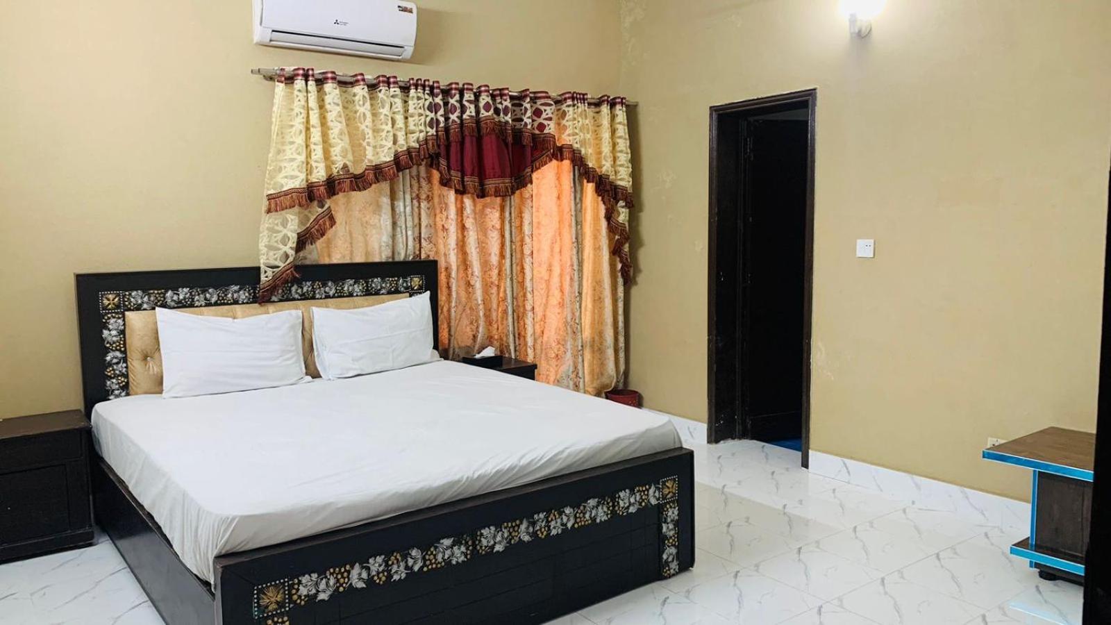 Royal Fort Executive Hotel Gulberg Лахор Экстерьер фото