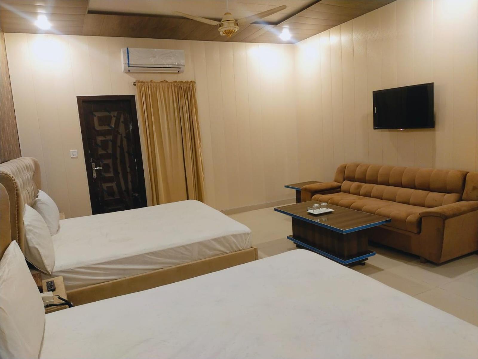 Royal Fort Executive Hotel Gulberg Лахор Номер фото