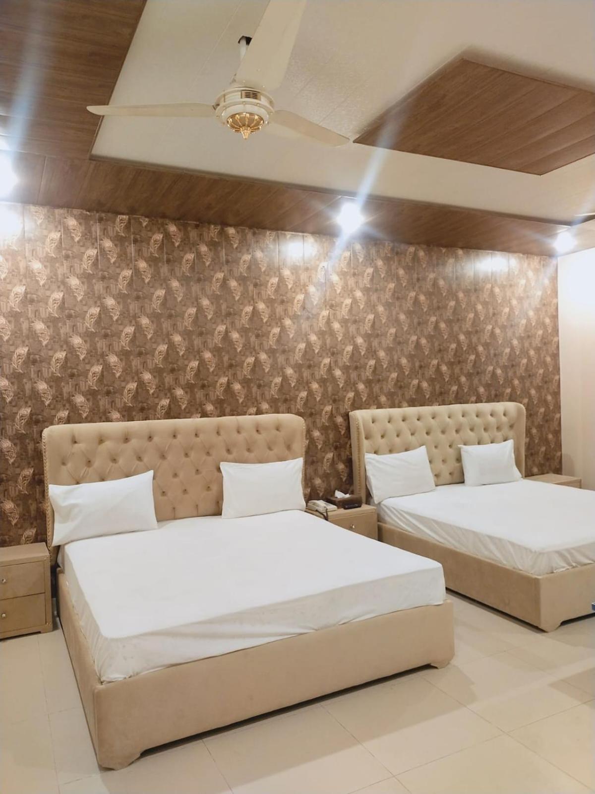 Royal Fort Executive Hotel Gulberg Лахор Номер фото