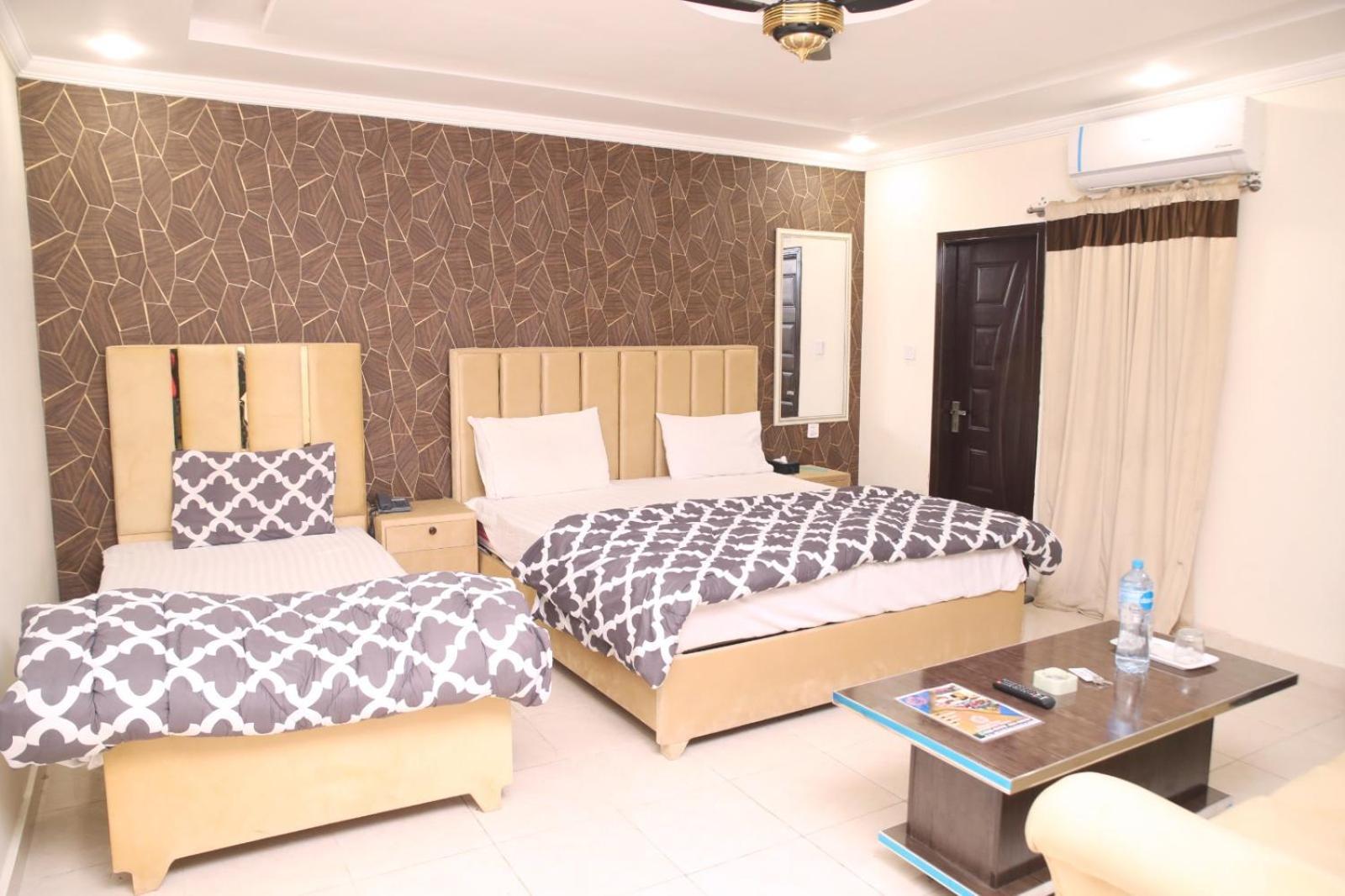 Royal Fort Executive Hotel Gulberg Лахор Экстерьер фото