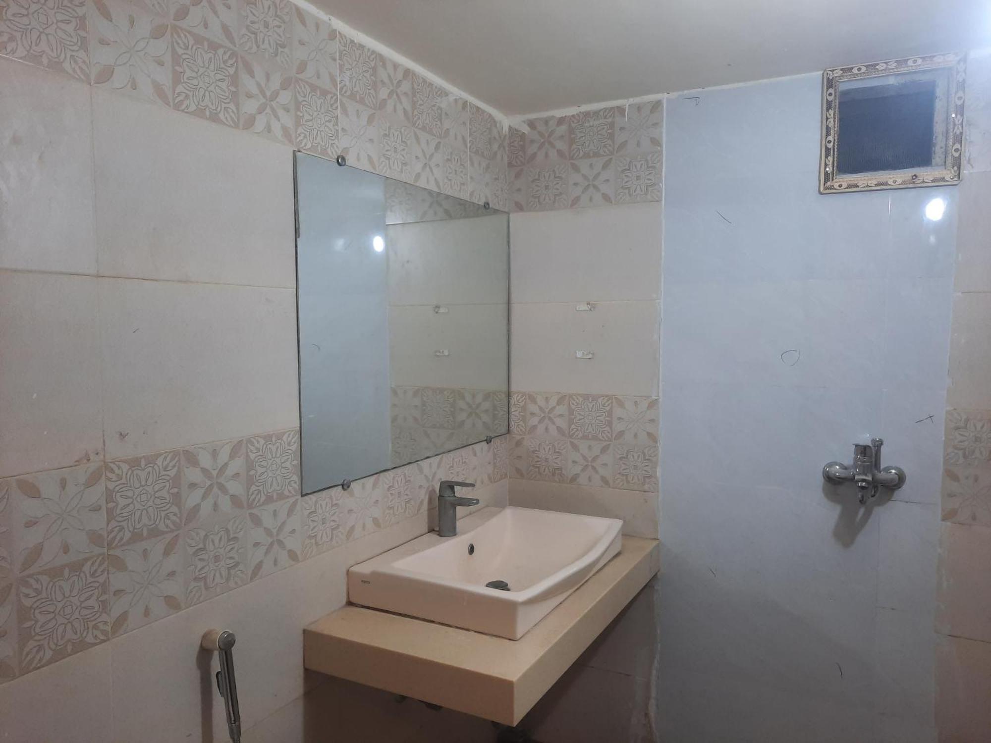 Royal Fort Executive Hotel Gulberg Лахор Номер фото
