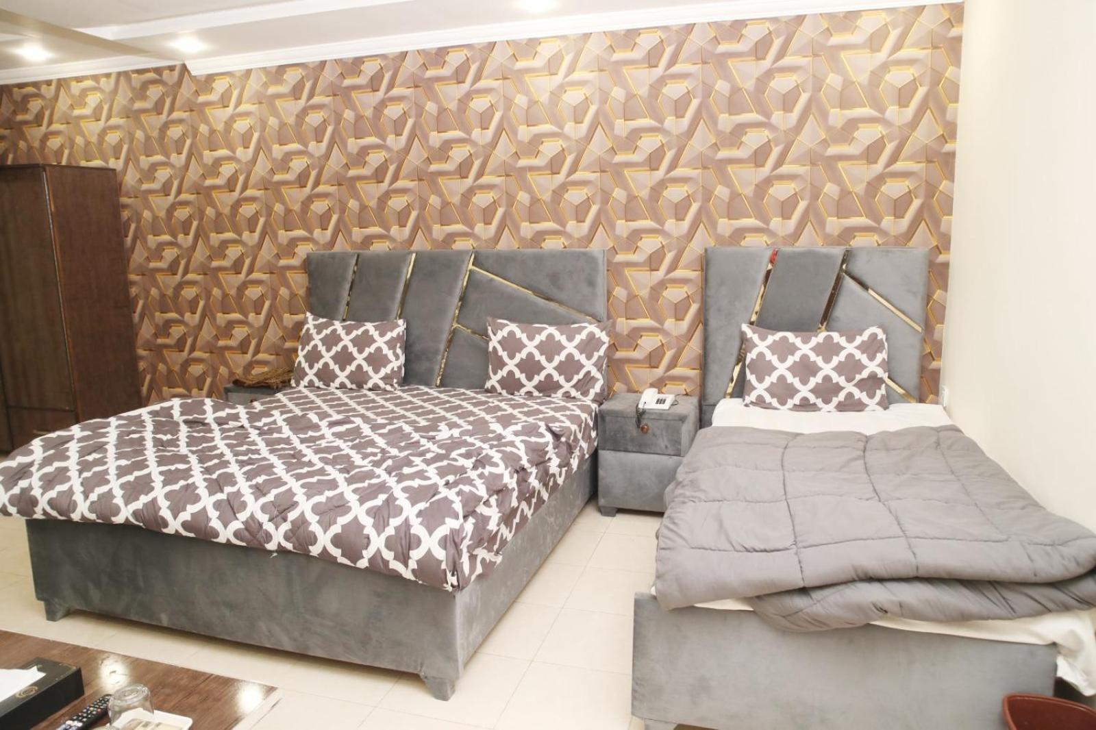 Royal Fort Executive Hotel Gulberg Лахор Экстерьер фото